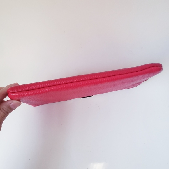 Liz Claiborne Red Phone Charging Wallet - Picture 4 of 12